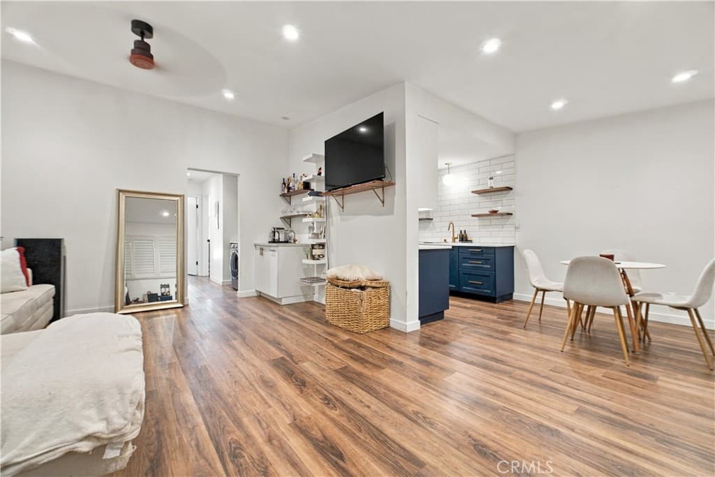 756 N Inglewood 14