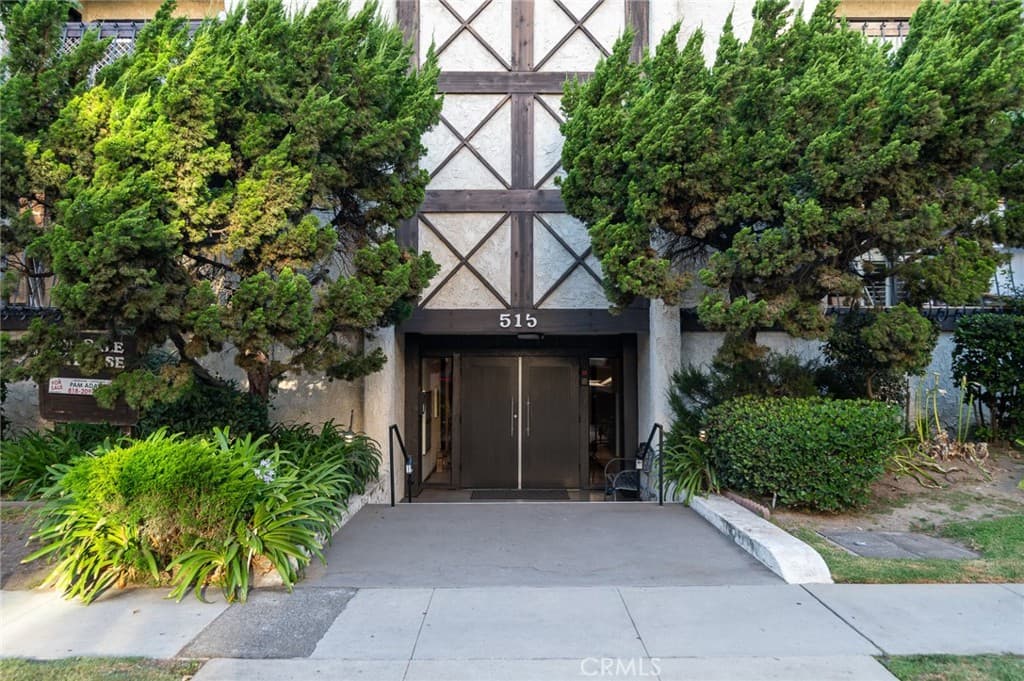 515 N Jackson Street 102