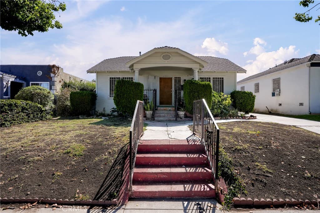 2922 W 74th Street