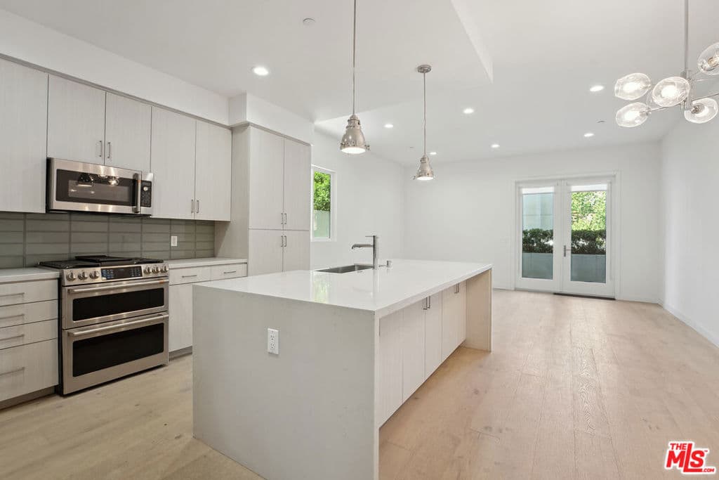 1746 Garfield Place 101