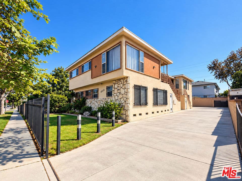 3012 Alsace Avenue