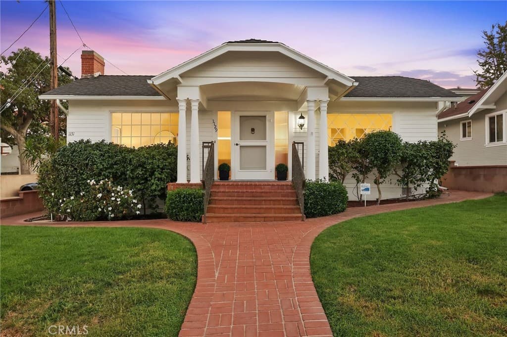 1129 W 9th Street W