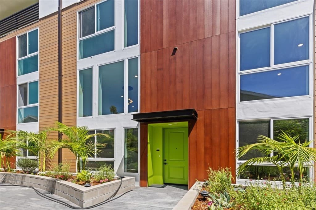 176 N Catalina Avenue 103