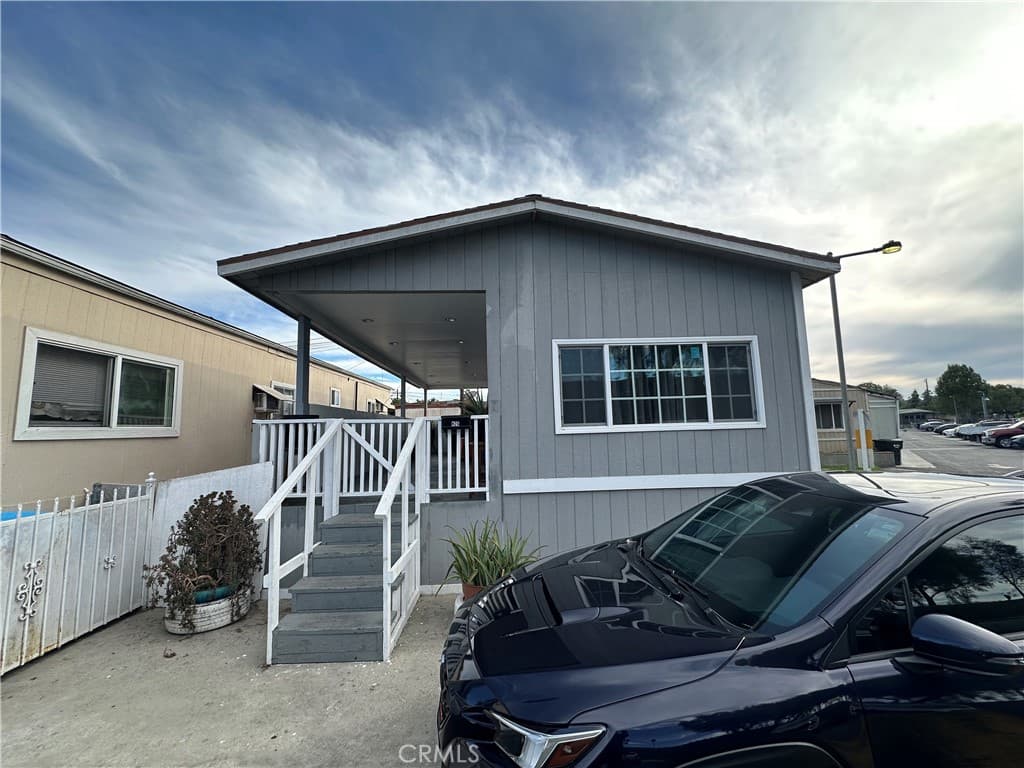6656 Rosecrans Ave. N26