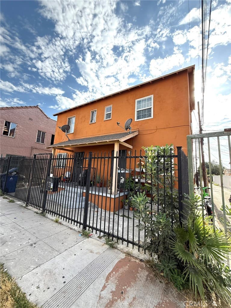 6117 S Hoover