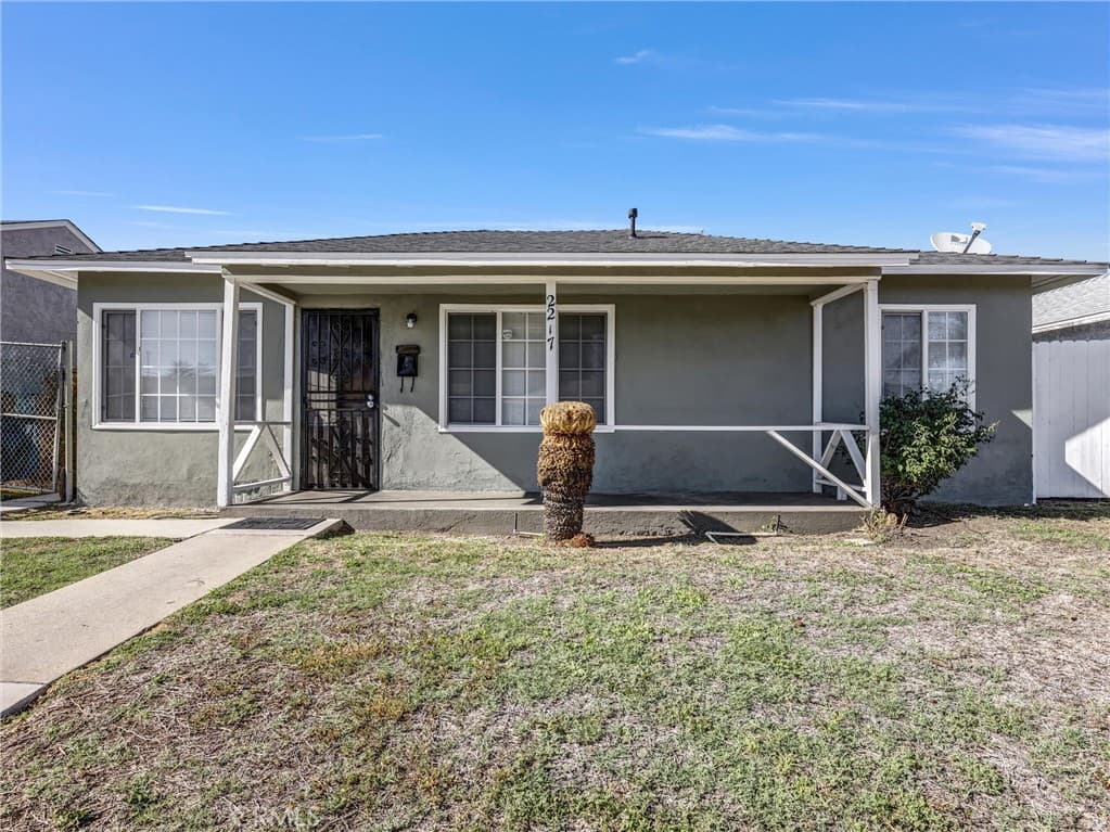 2217 W Raymond