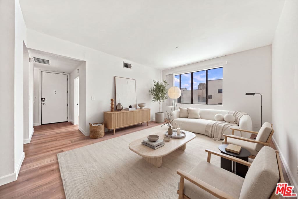 533 S St Andrews Place 404