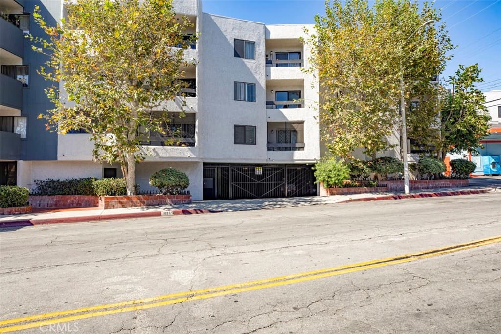 1037 N Vista