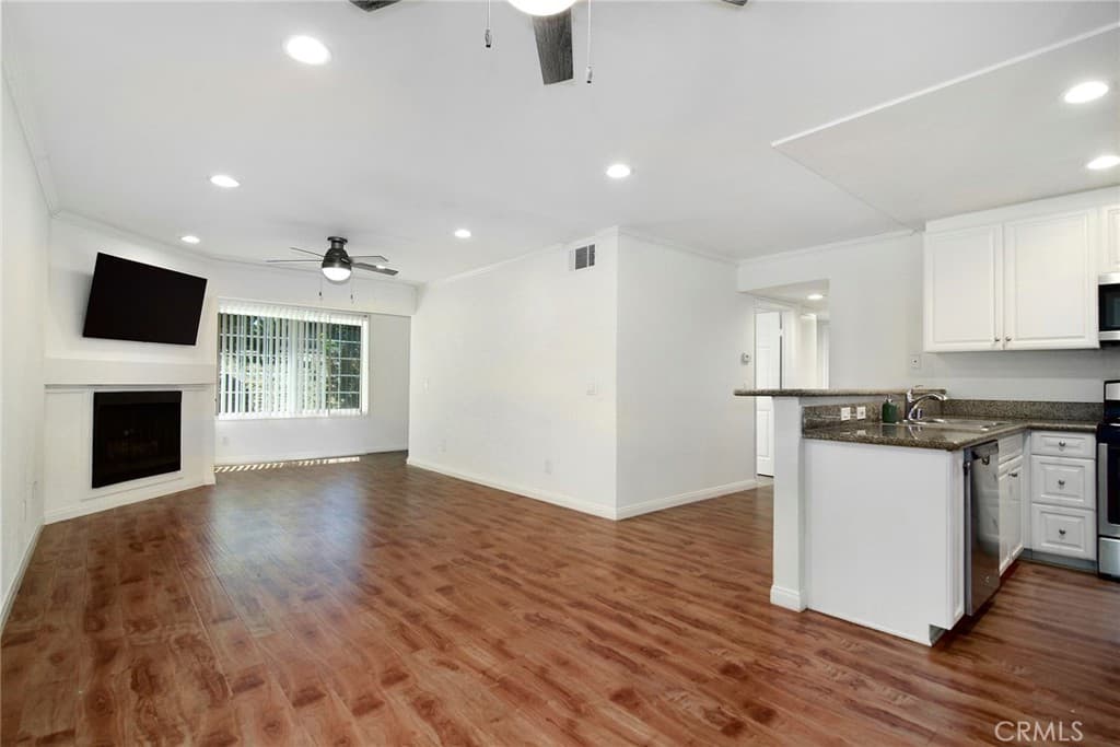 5525 Canoga Avenue 124