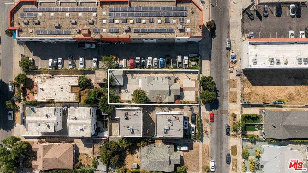 1114 N Heliotrope Drive