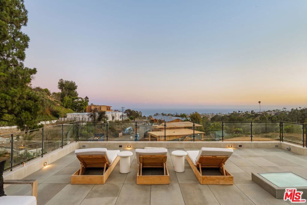 1205 Las Lomas Place