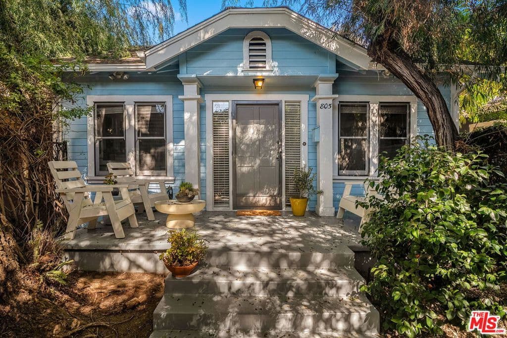805 Crestmoore Place