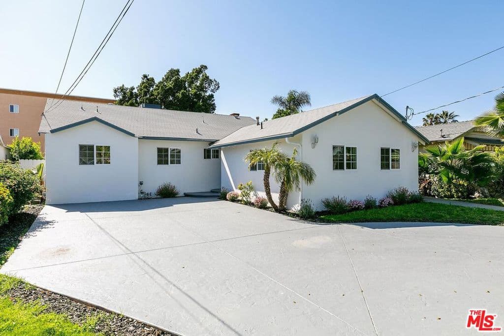 6029 Wilkinson Avenue
