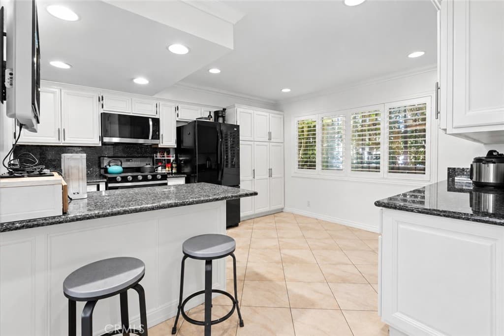 4345 W. 154th St. 10