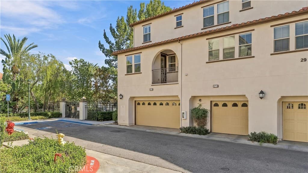 827 The Promenade F