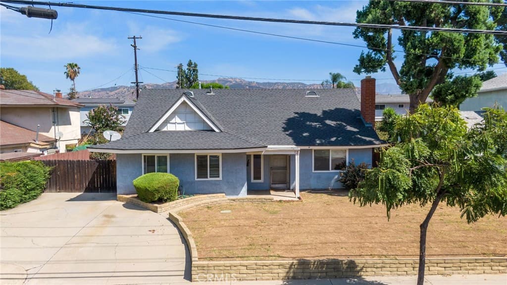 537 E Juanita