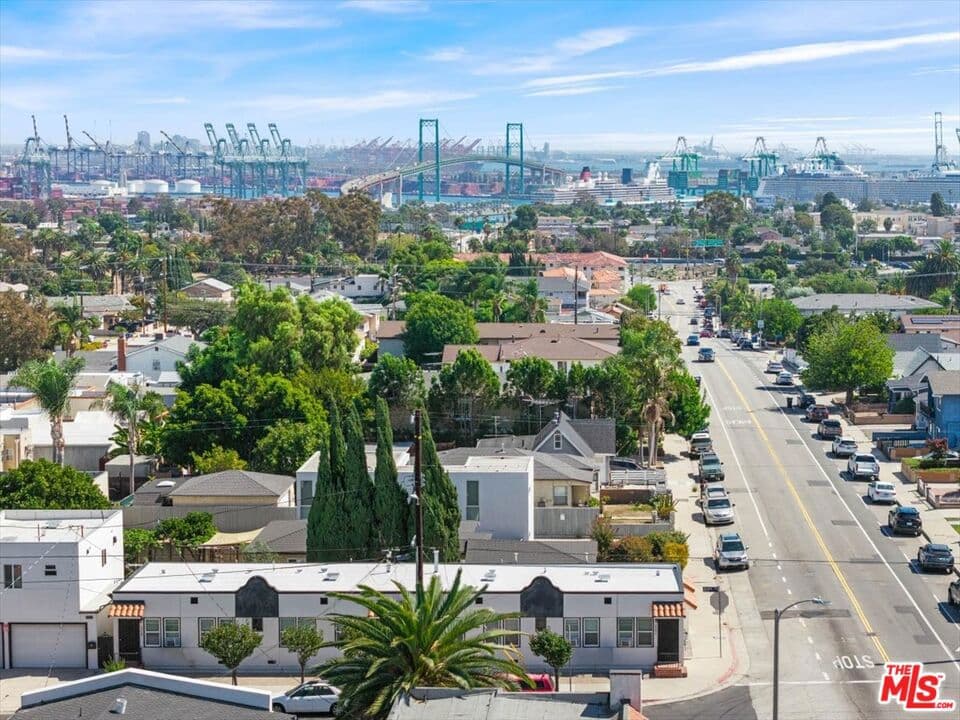 980 W Summerland Avenue
