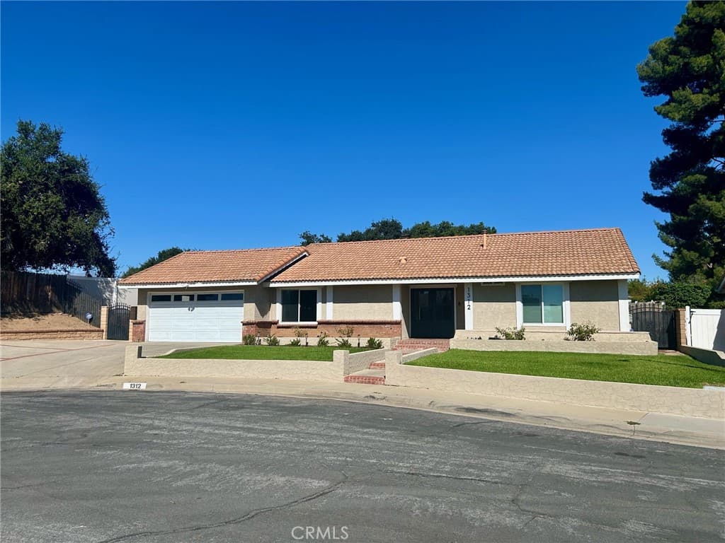 1312 Paseo Corto