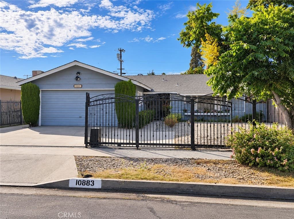 10883 Vinedale