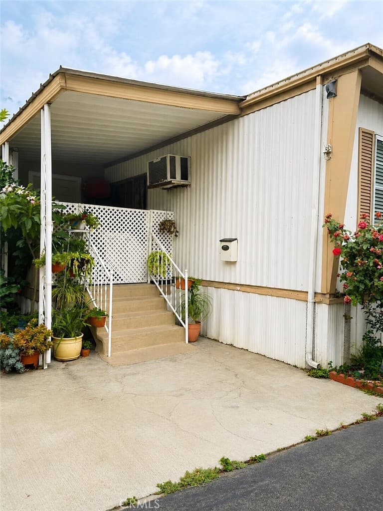 9051 Laurel Canyon Spc 30 30