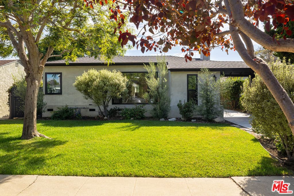 2621 Veteran Avenue