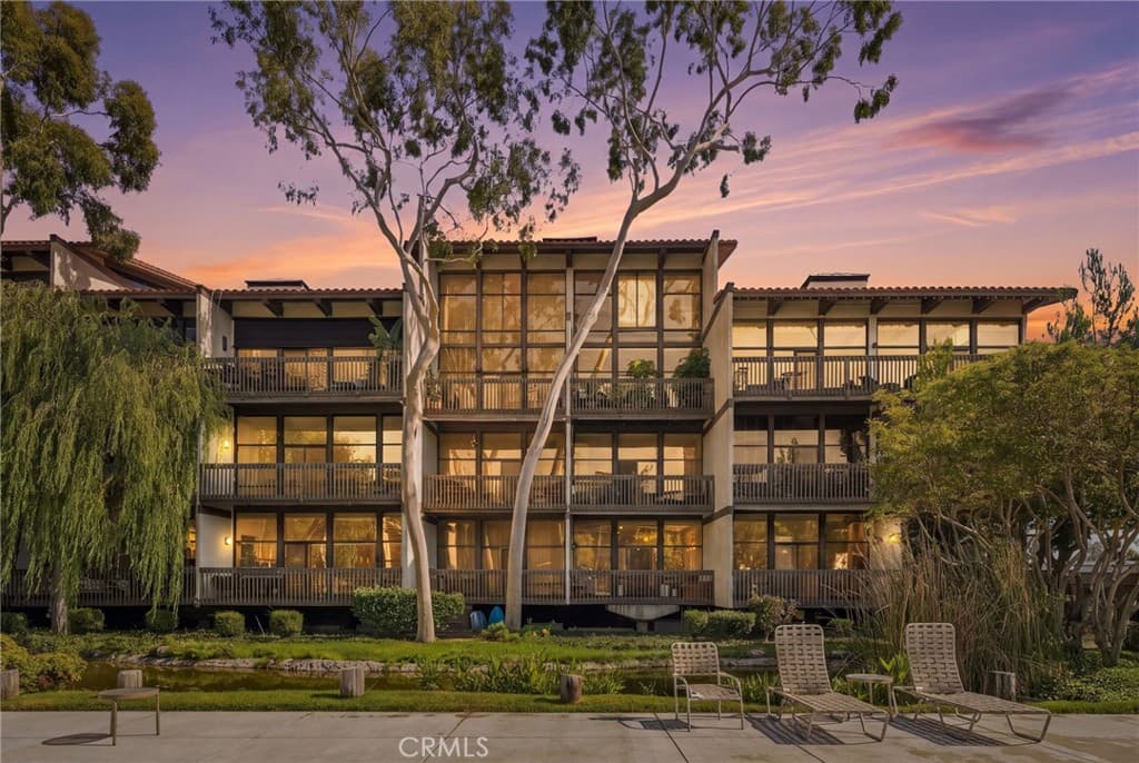 7139 Marina Pacifica Drive S Key 8