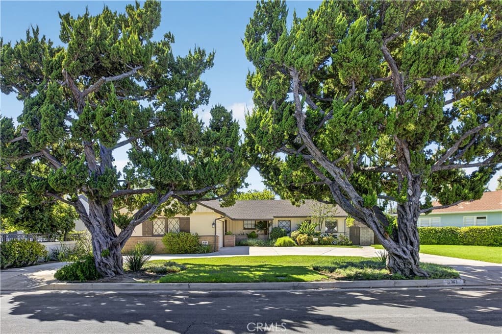 5961 Hillview Park