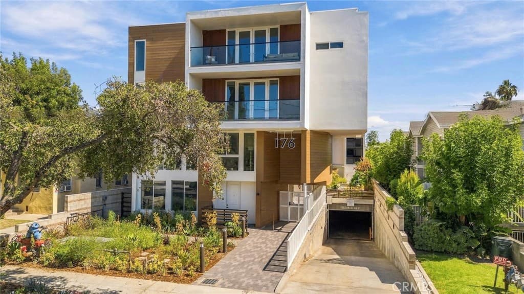 176 N Catalina Ave 102
