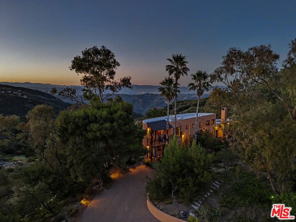 22067 Saddle Peak Road