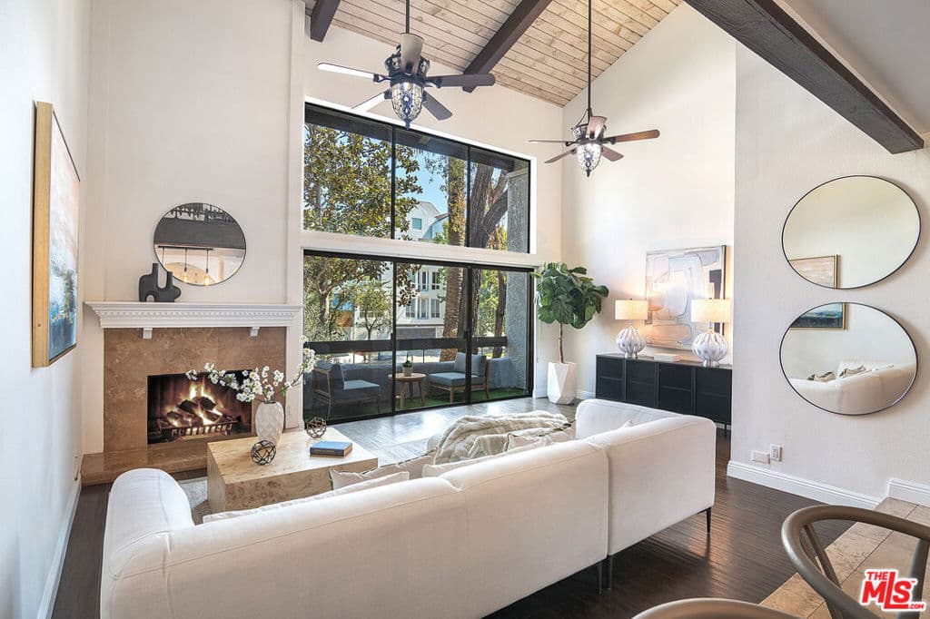 1925 S Beverly Glen Boulevard 39