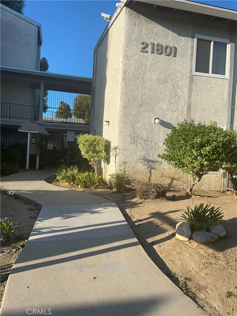 21801 Roscoe