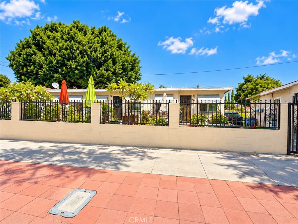 2111 Bird Street