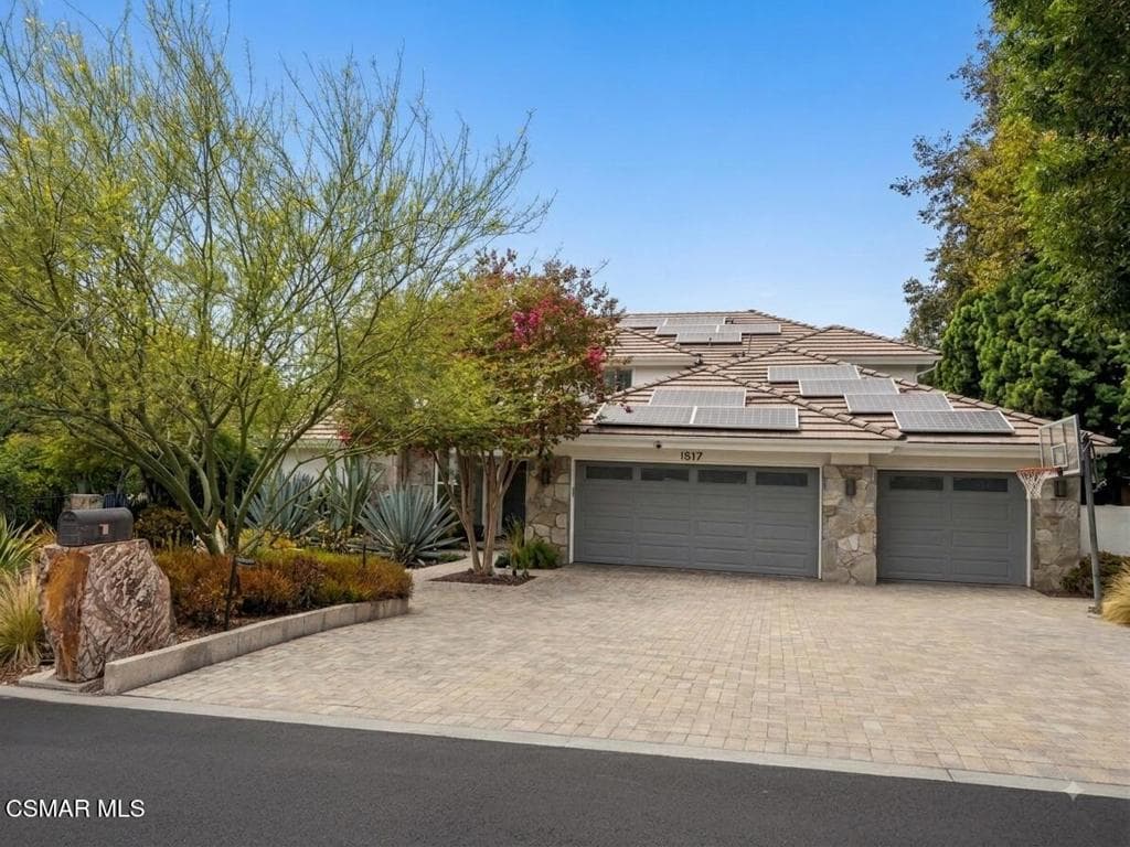 1517 Falling Star Avenue