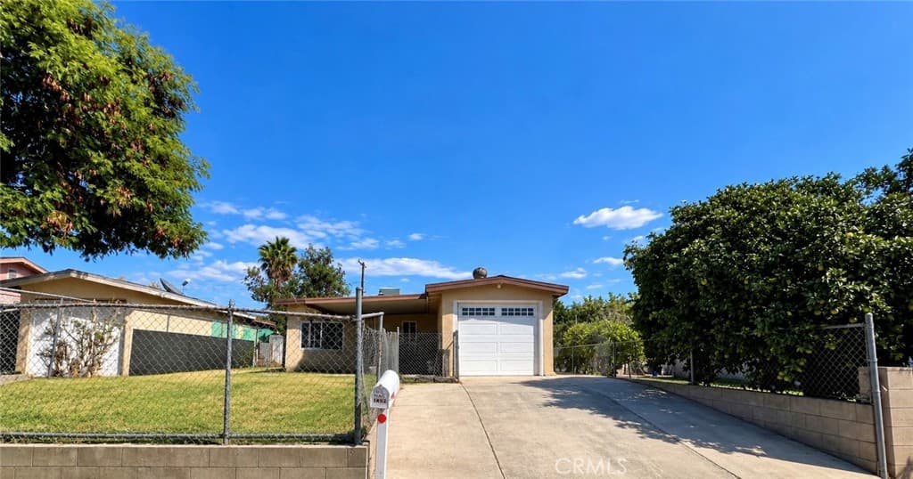 1452 Holly Ave.