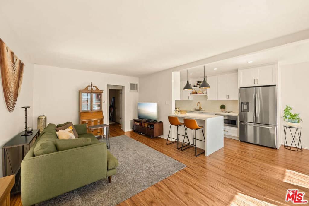 2621 Centinela Avenue 17