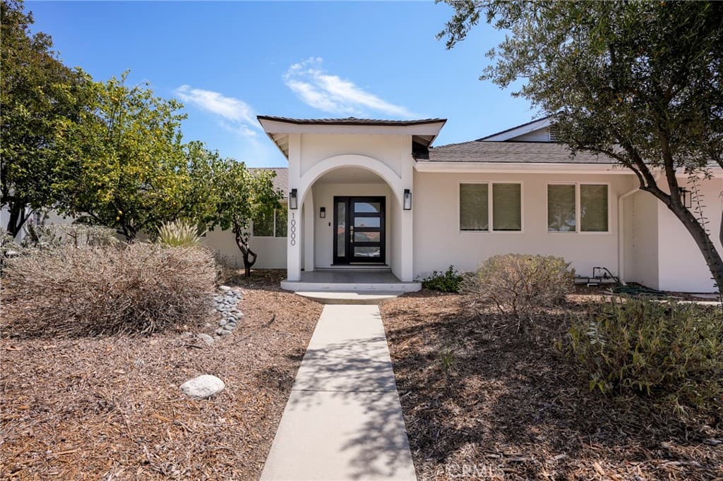 10000 Amestoy Avenue