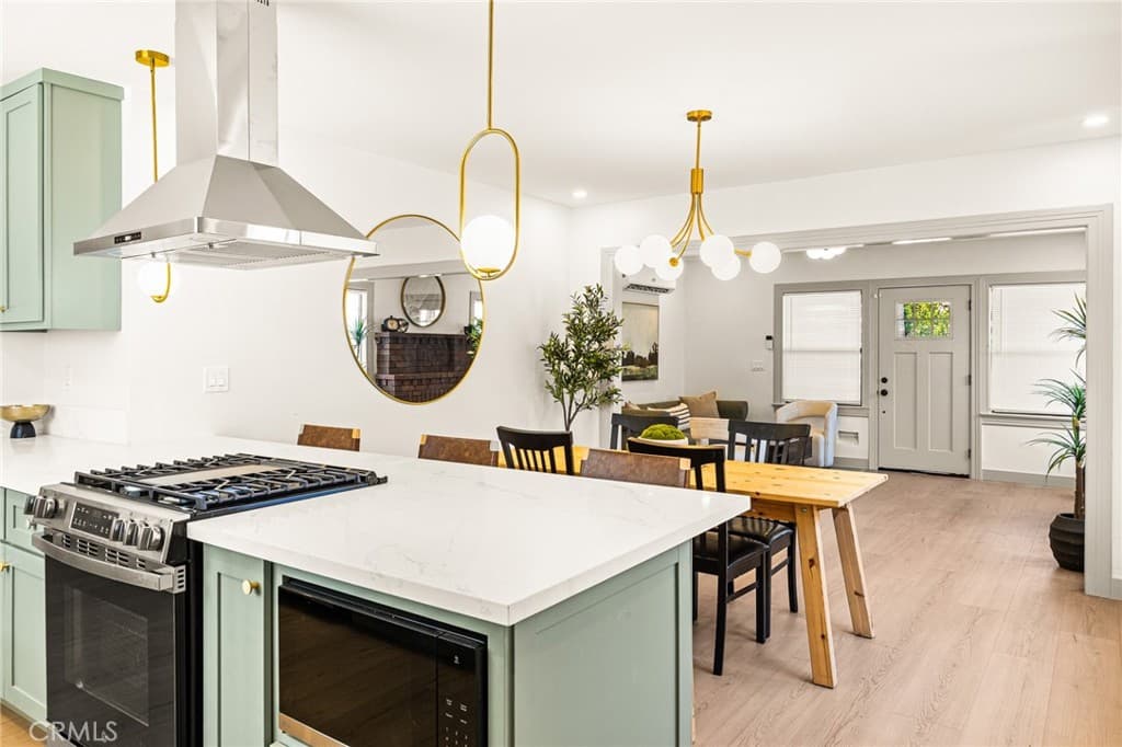 1132 W 56th