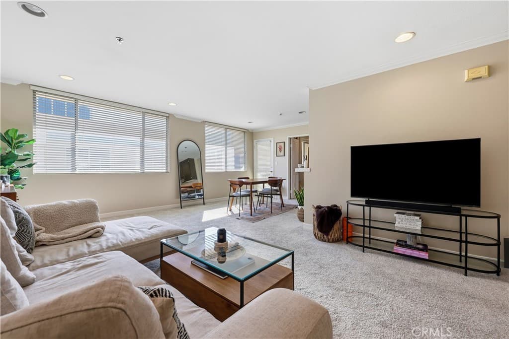 4501 Cedros Avenue 330
