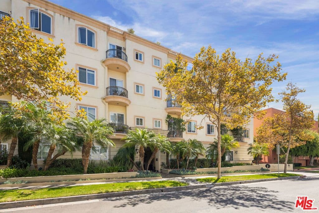 132 S Maple Drive PH3