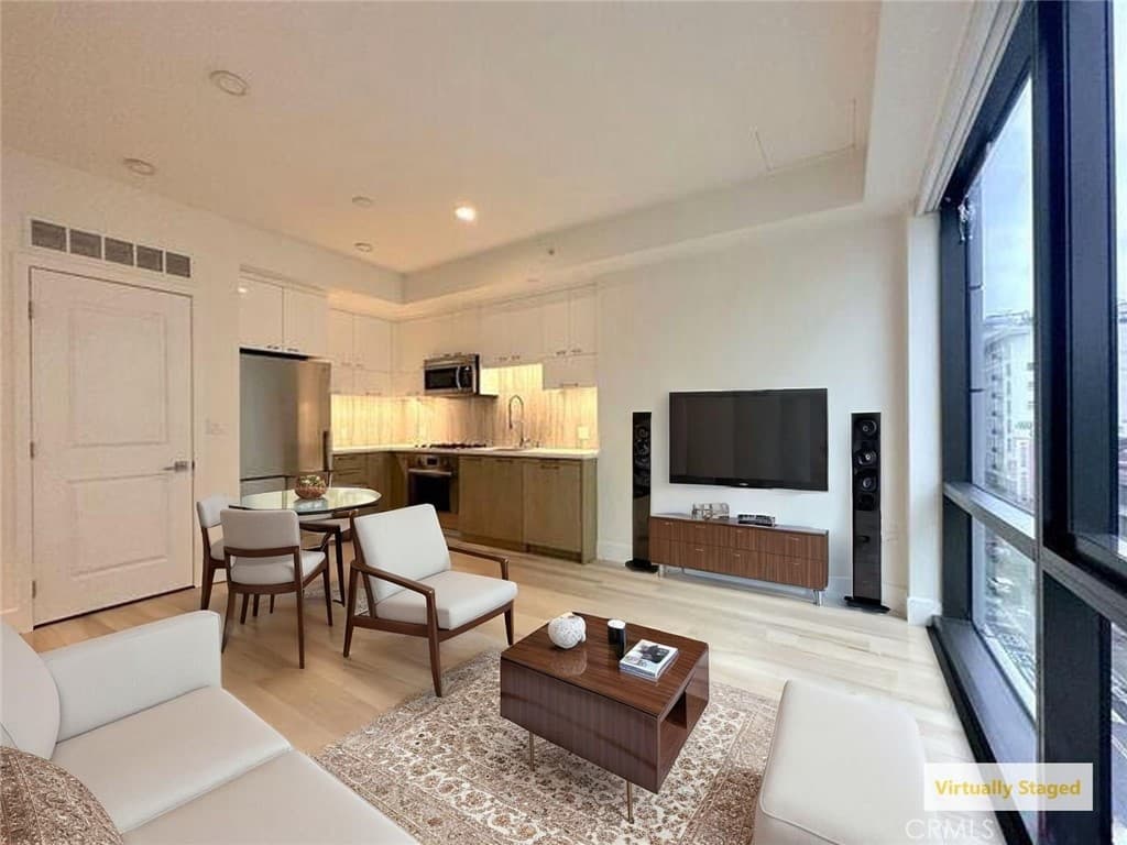 400 S Broadway 606