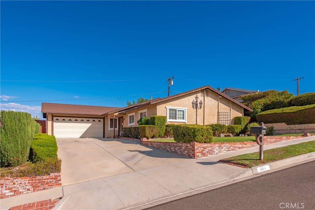 856 Moffatt Circle