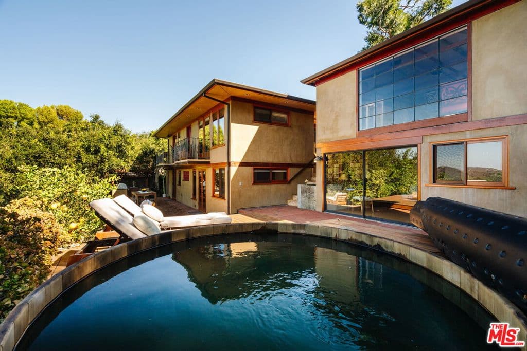 21071 Waveview Drive
