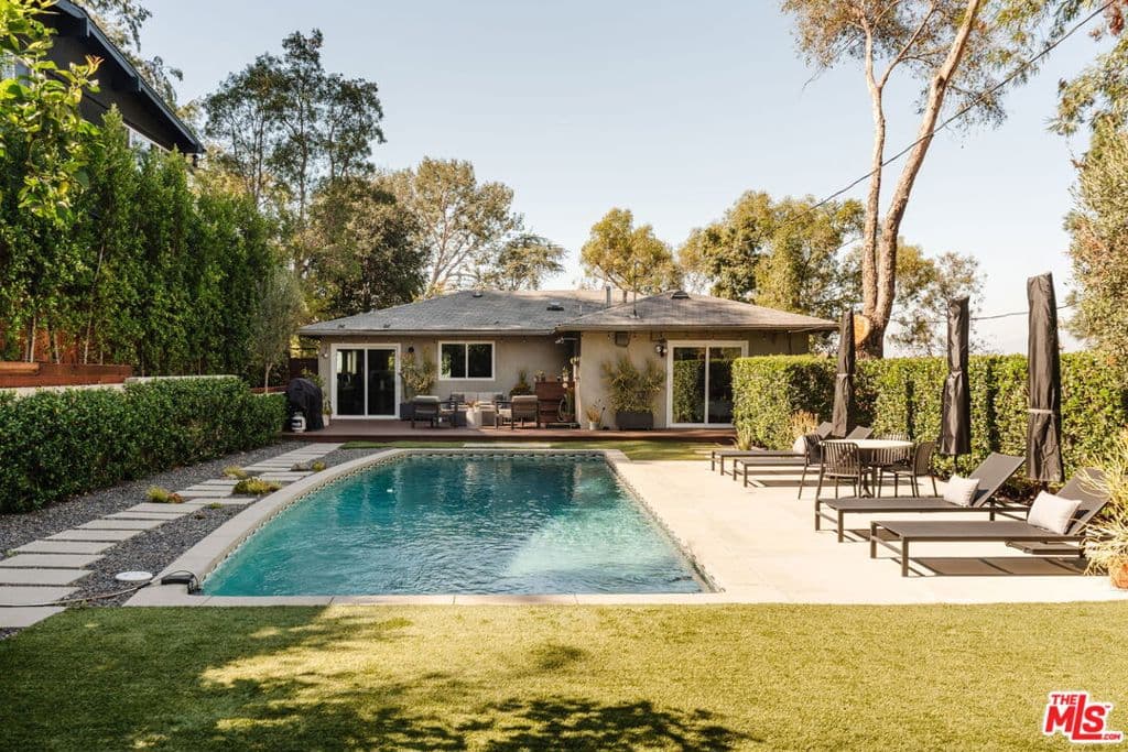 3126 Oakcrest Drive