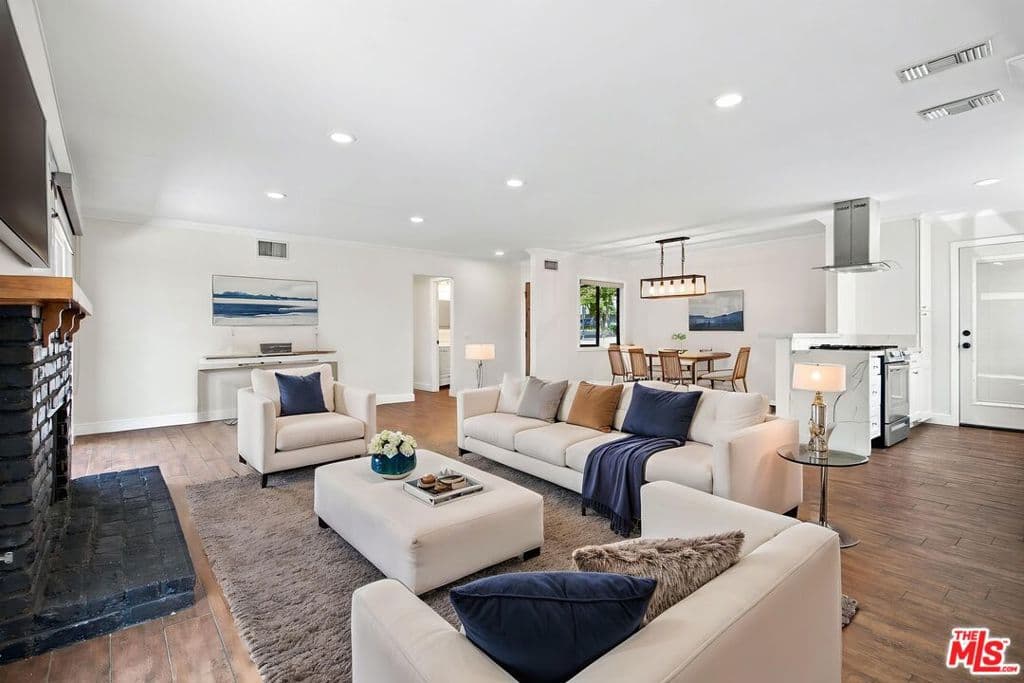 1088 W 11th Street