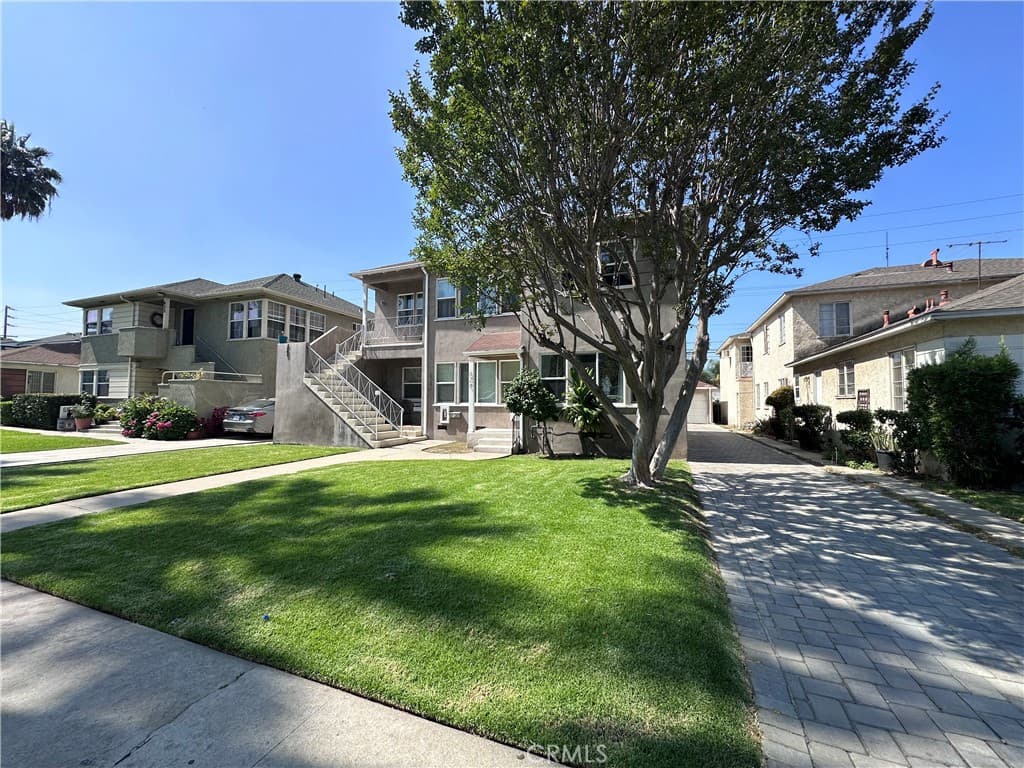 824 W Glenoaks