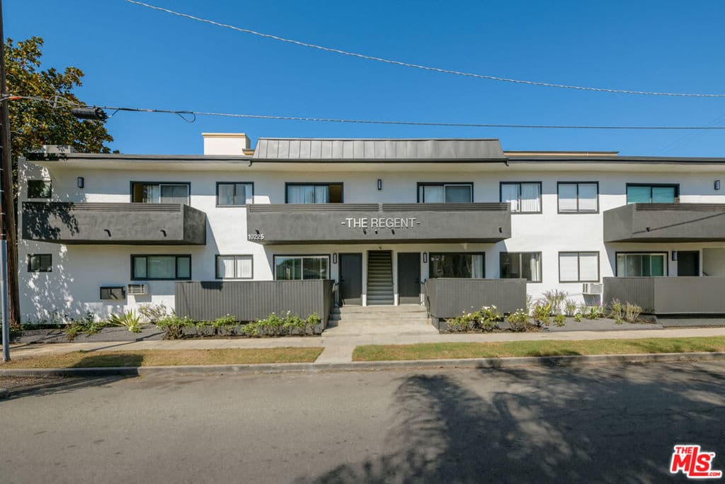 10225 Regent Street