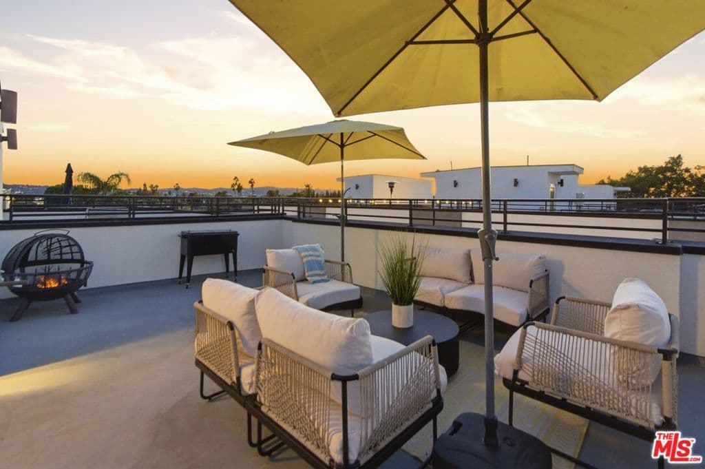 6707 N Sepulveda Boulevard