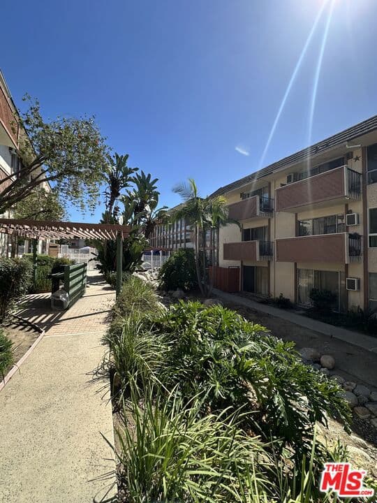 5585 E Pacific Coast Highway 251