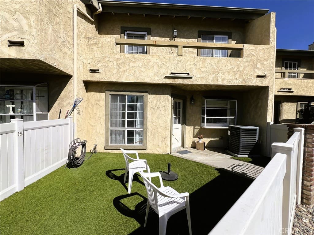 181 W La Verne Avenue 11