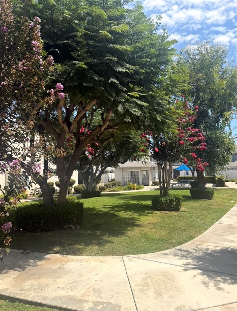 810 W Compton 29